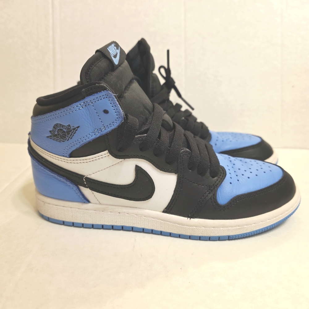 Air Jordan 1 Retro High OG “University Blue”